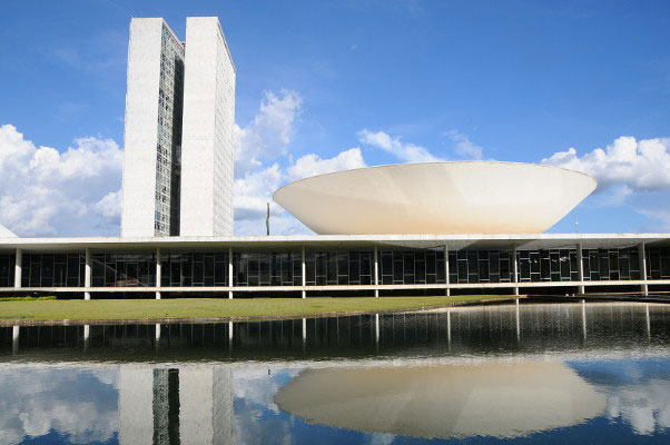 comissao-da-camara-aprova-pena-para-crime-de-ultraje-a-culto-com-ate-4-anos-de-prisao